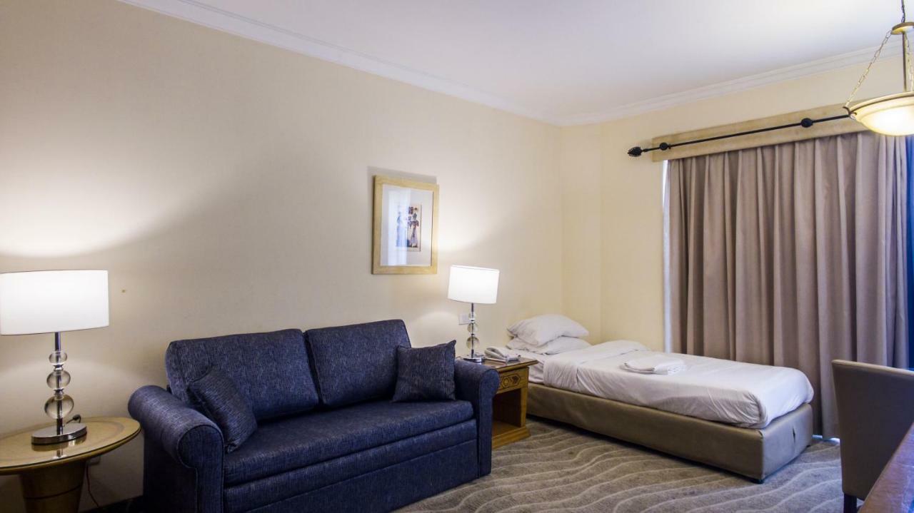Luxury Queen Aparthotel